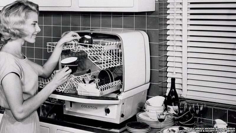 Naná, hogy nőnek köszönhetjük a mosogatógépet!
